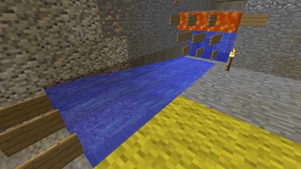 重ねた看板から流れていく水